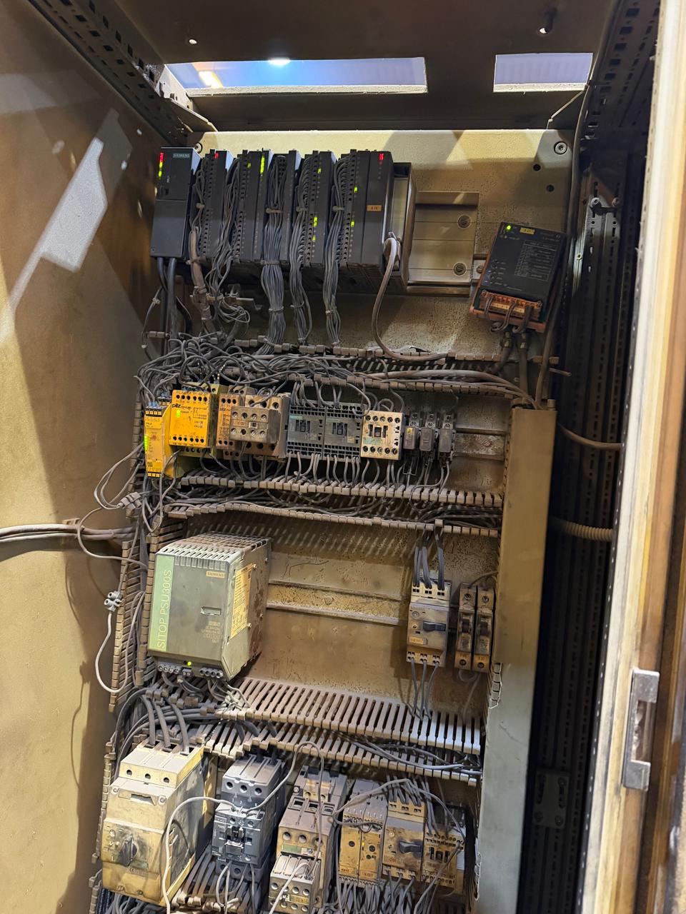 Tablero eléctrico antes de la modernización