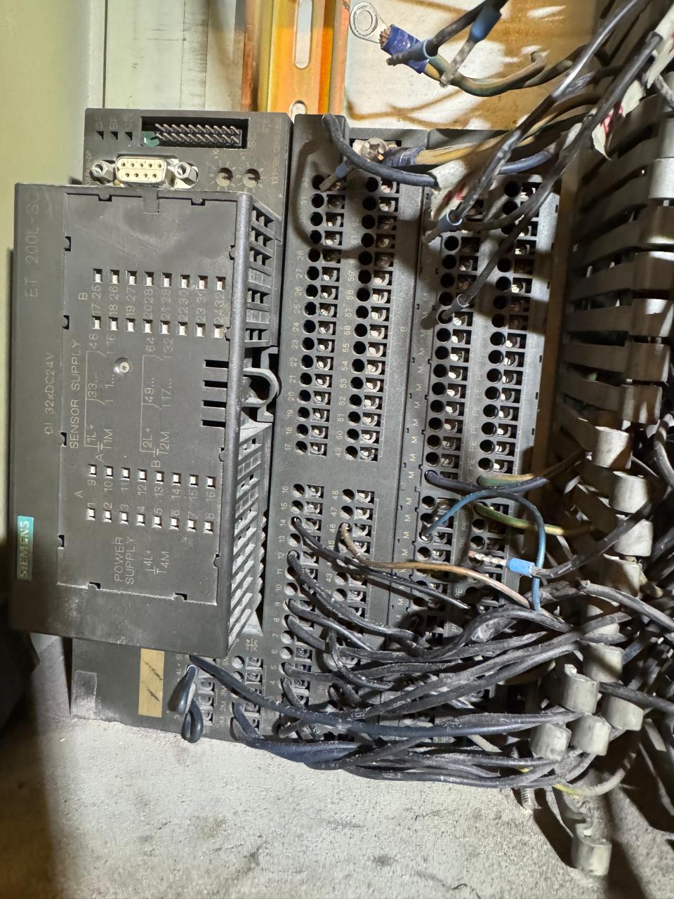 Detalle del PLC S7-1500 instalado